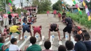 lomba masukan paku dalam botol