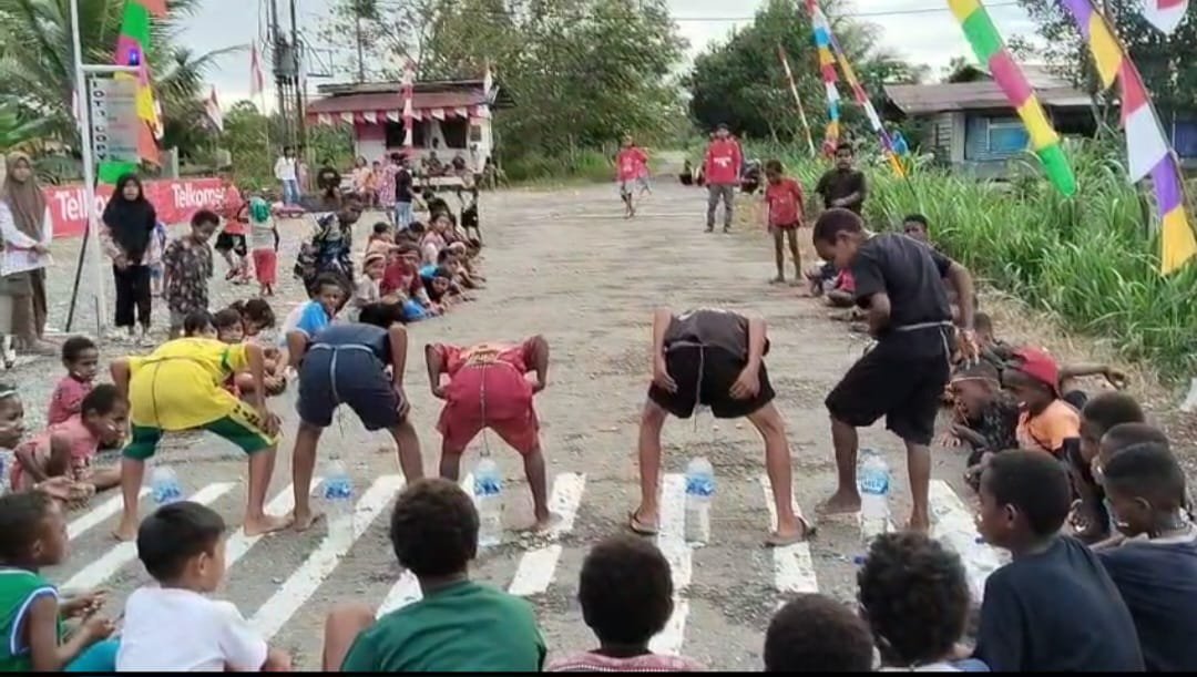 lomba masukan paku dalam botol