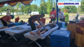 Hitam dan Putih Y2K Simpel Toko Pakaian Logo 20251120 105359 0000