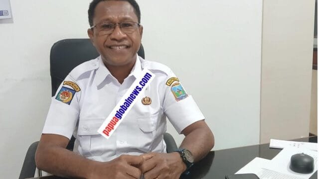 Kepala UPT Pendapatan Samsat Timika Maikel Tanati