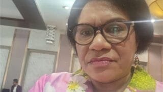 Prof. Dr. Vince Tebay Dosen Administrasi Publik Fisip Uncen