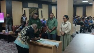 Wabup Kemong tandatangan berita acara