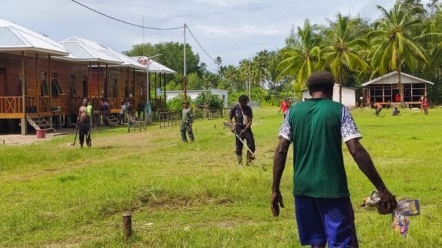 BERSIHKAN KAPANGAN