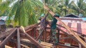 pasang rangka atap 1