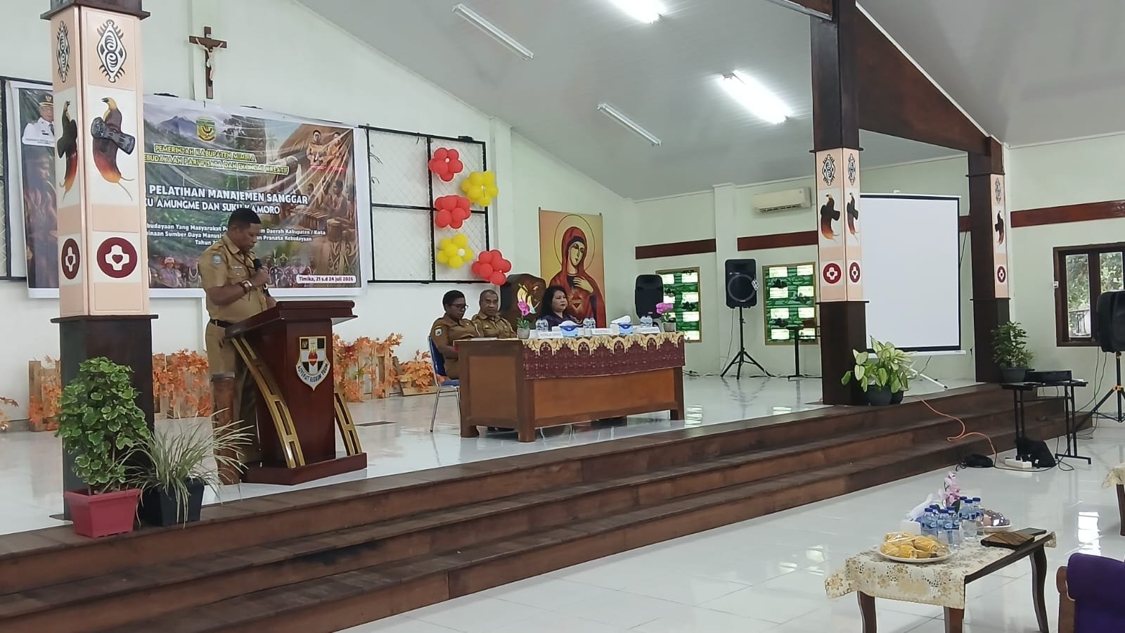 Daniel Orun menyampaikan laporan ketua panitia