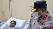 KAPOLDA PAPUA TENGAH JENGUK KORBAN PENYANDERAAN