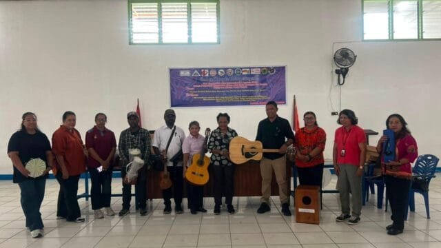 PENYRAHAN ALAT MUSIK KE 10 SANGGAR SENI